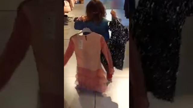 Alışveriş zamanı #shorts #baby #trending #funny #cute #kids #love #youtubeshorts #fashion #dress Alışveriş zamanı #shorts #baby #trending #funny #cute #kids #love #youtubeshorts #fashion #dress