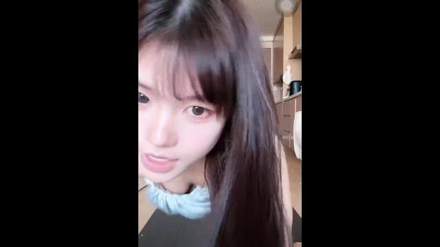 抖音美女直播突发意外!不小心走光引爆全场关注 ! 抖音美女直播突发意外!不小心走光引爆全场关注 !