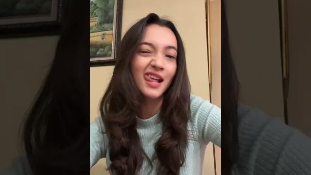 Megan domani ikutan trend mainin lidah boss!!! Megan domani ikutan trend mainin lidah boss!!!