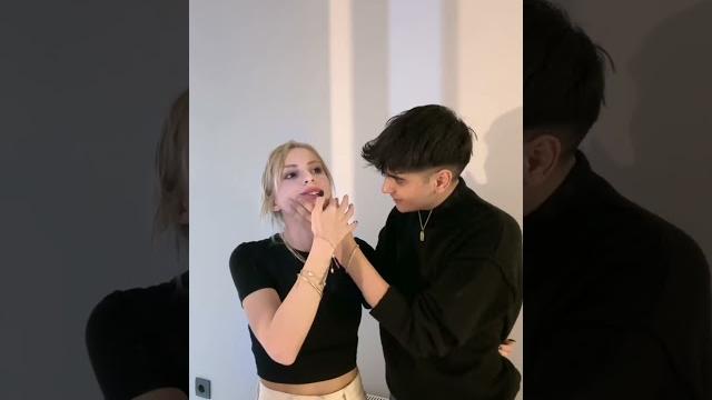 Sonunda azda olsa başardı @benmelihy @silabeyogluu Sonunda azda olsa başardı @benmelihy @silabeyogluu
