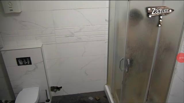 Hot in the shower / zadruga2/ what he doing? Hot in the shower / zadruga2/ what he doing?