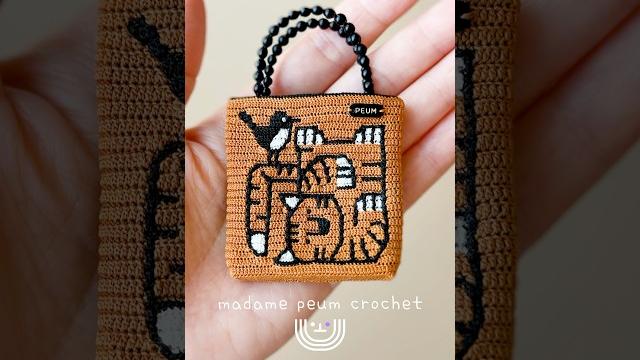 A bird and a tiger #crochetbag #crochet #handmade #microcrochet #crochettutorial #dollbag #miniature A bird and a tiger #crochetbag #crochet #handmade #microcrochet #crochettutorial #dollbag #miniature