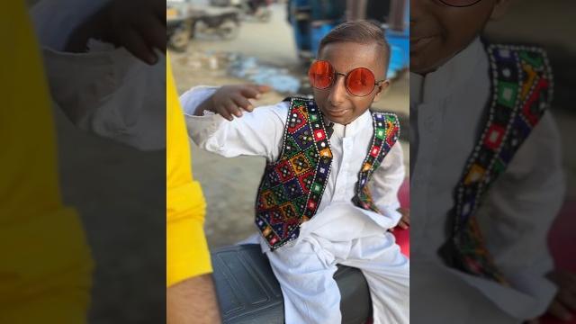 Abye mujhe bhi laga de #trending #shorts #funny #mishkatkhan Abye mujhe bhi laga de #trending #shorts #funny #mishkatkhan