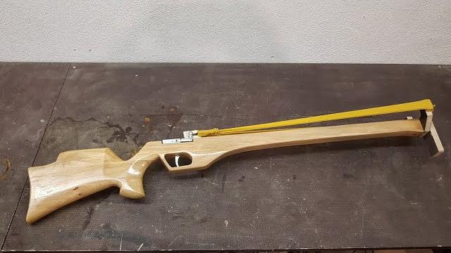 Powerful slingshot made out of old pallet wood Powerful slingshot made out of old pallet wood