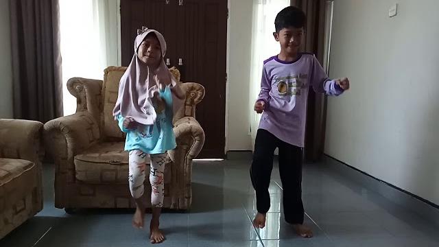 Qya n mas zaki "senam irama 2 menit" Qya n mas zaki "senam irama 2 menit"