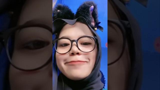 Dera anjela live pamer lidah Dera anjela live pamer lidah