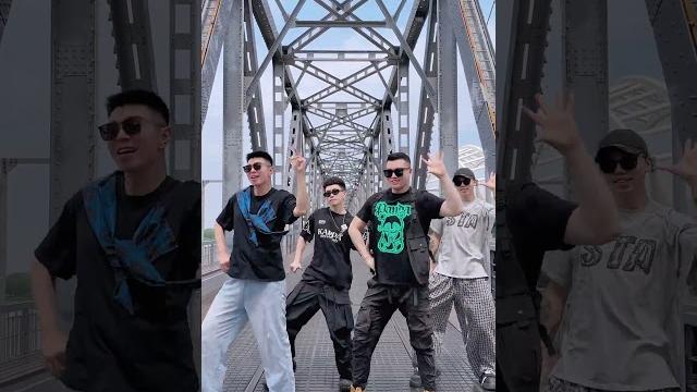 人生就是应该开心快乐对不对? #欢乐摇 人生就是应该开心快乐对不对? #欢乐摇