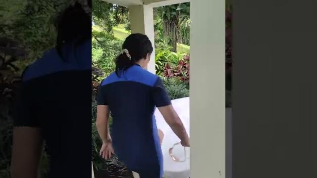 Main seluncuran di kolam renang hotel ! Main seluncuran di kolam renang hotel !