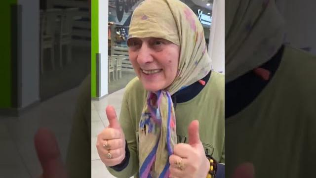 Nenek membantu gadis itu menemukan kebahagiaan #shorts Nenek membantu gadis itu menemukan kebahagiaan #shorts