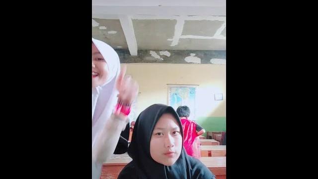 Tik tok putri naya Tik tok putri naya