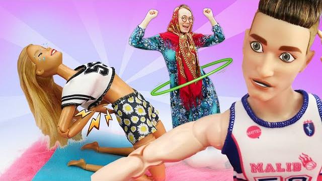 Видео про игры в куклы. кукла барби и баба маня устроили спортзал! что лучше - йога или огород? Видео про игры в куклы. кукла барби и баба маня устроили спортзал! что лучше - йога или огород?