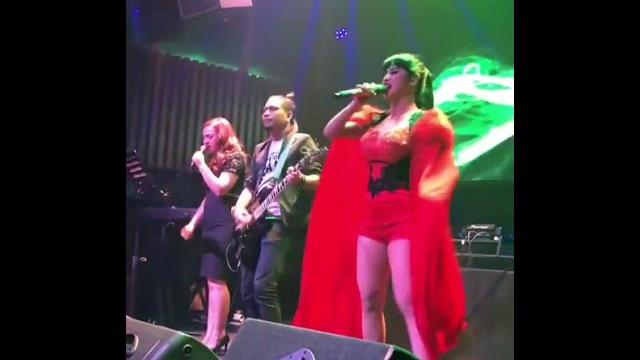 Dewi persik live konser seksi bnget Dewi persik live konser seksi bnget