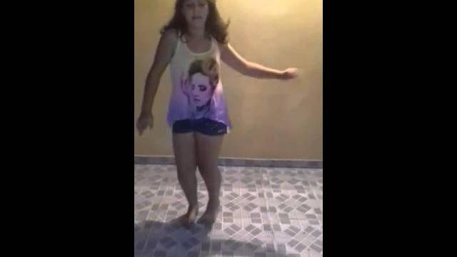 Dançando anitta bang Dançando anitta bang
