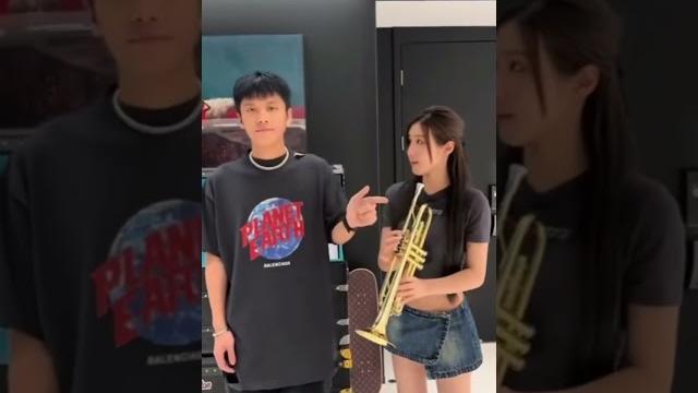 三只羊乔妹今天抖音顶置的视频!0:09秒的小号亮了,最后附图有照片实锤!#吃瓜 三只羊乔妹今天抖音顶置的视频!0:09秒的小号亮了,最后附图有照片实锤!#吃瓜