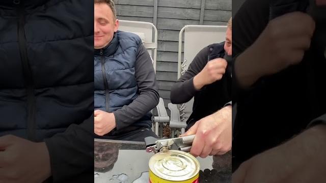 Открывают сюрстрёмминг surströmming Открывают сюрстрёмминг surströmming