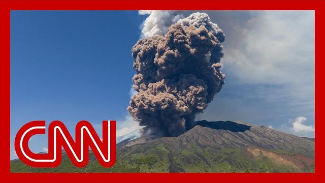 Video shows tourists running for safety as etna erupts Video shows tourists running for safety as etna erupts