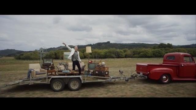 Macklemore & ryan lewis - can't hold us feat. ray dalton (official music video) Macklemore & ryan lewis - can't hold us feat. ray dalton (official music video)