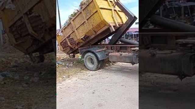 Penampakan truk sampah #shorts Penampakan truk sampah #shorts