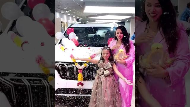 Amaira n li new car #shorts #thegeetagurjar Amaira n li new car #shorts #thegeetagurjar