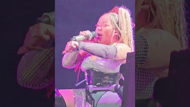 Tiny showing out during xscape's 'do you want to' live at the queens of r&b tour #shorts #reels Tiny showing out during xscape's 'do you want to' live at the queens of r&b tour #shorts #reels