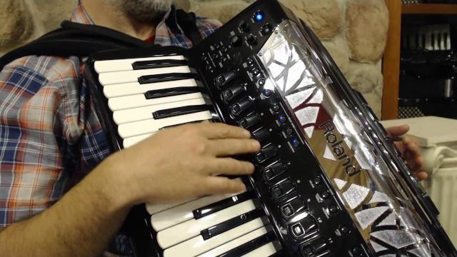 How to play the roland fr-8x digital accordion - lesson 1 - overview, getting started, controls How to play the roland fr-8x digital accordion - lesson 1 - overview, getting started, controls