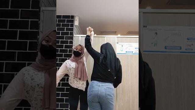 Cewek jilbab goyang #2 Cewek jilbab goyang #2
