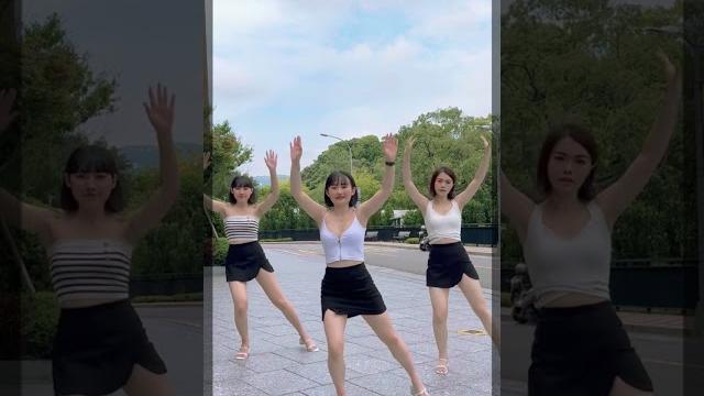小編們首次上陣!穿上女團系列直接變成韓國女團? 小編們首次上陣!穿上女團系列直接變成韓國女團?