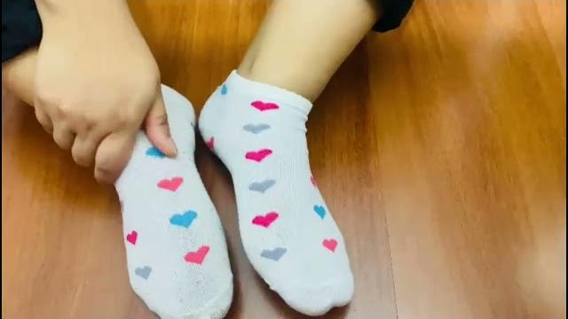 Asmr feet---- white and hearts socks Asmr feet---- white and hearts socks