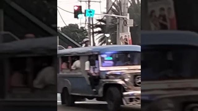 Traffic light at sm bacoor intersection #short Traffic light at sm bacoor intersection #short