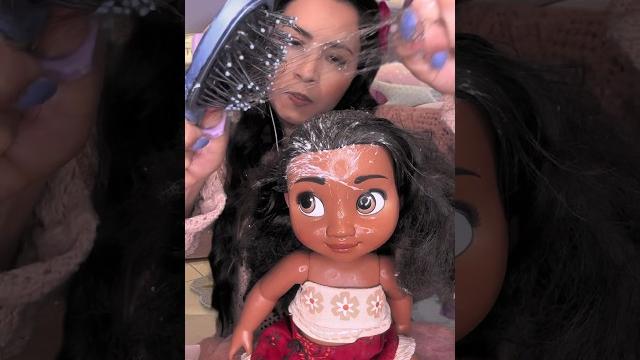 Asmr - arrumando o cabelo da filha para escola Asmr - arrumando o cabelo da filha para escola