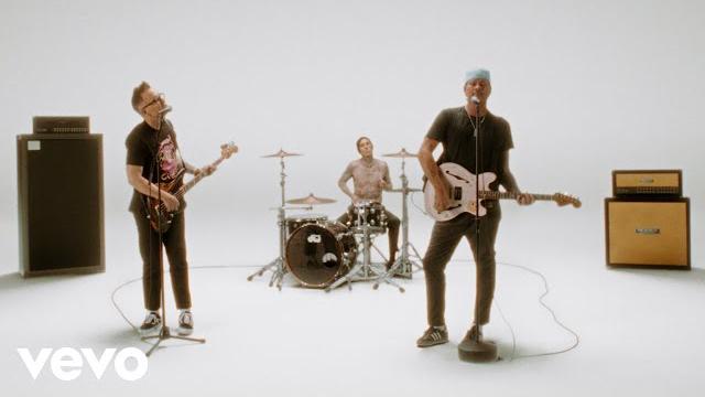 Blink-182 - one more time (official video) Blink-182 - one more time (official video)
