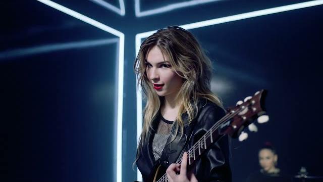 The warning - choke (official music video) The warning - choke (official music video)