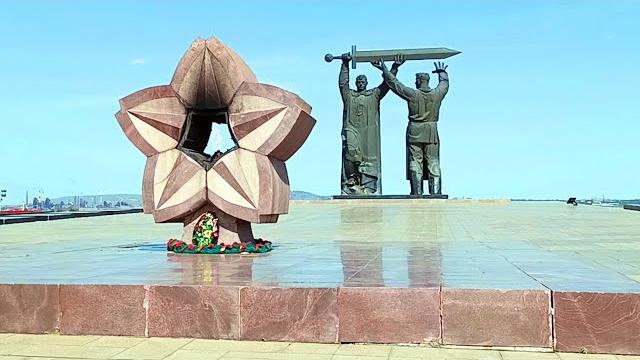 Магнитогорск, на холме аллеи славы героям, монумент тыл-фронту и вечный огонь (30.06.2023) Магнитогорск, на холме аллеи славы героям, монумент тыл-фронту и вечный огонь (30.06.2023)