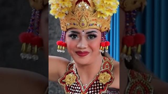 Joged bumbung bali cantik kesemsem senyumnya menantang Joged bumbung bali cantik kesemsem senyumnya menantang
