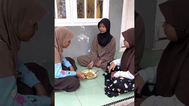Azka ga kebagian mie goreng #funny #viral #humor #trending #shorts Azka ga kebagian mie goreng #funny #viral #humor #trending #shorts
