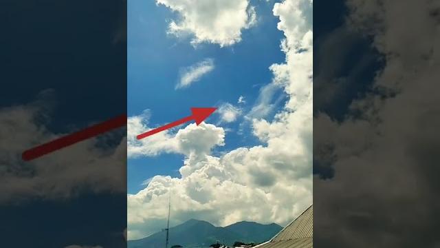 Bikin merinding gumpalan awan putih dan hitam #shorts Bikin merinding gumpalan awan putih dan hitam #shorts