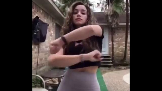 Super hot booty dance white girl twerk Super hot booty dance white girl twerk