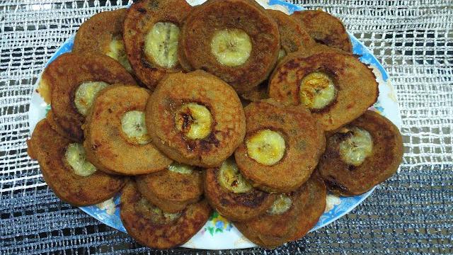 Banana pancakes (pancake pisang) Banana pancakes (pancake pisang)