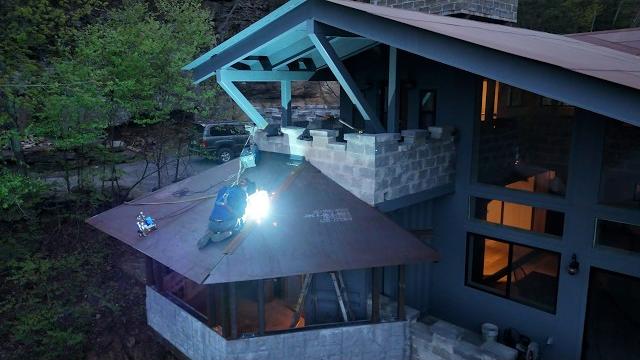 Building a steel hip roof Building a steel hip roof