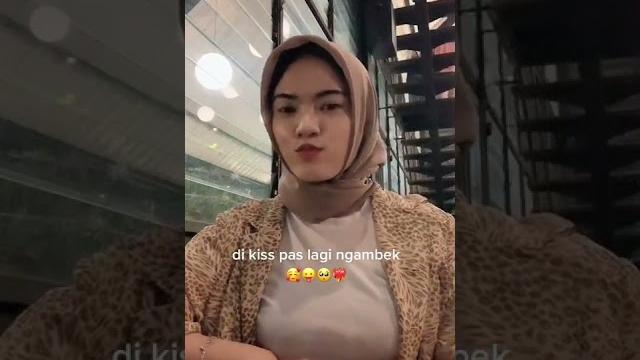 Hijab bocil viral di kiss pas lagi ngambek #shorts Hijab bocil viral di kiss pas lagi ngambek #shorts