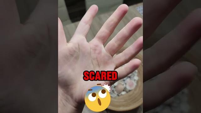 Extra finger! dangerous Extra finger! dangerous