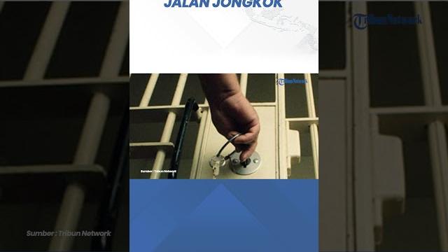 Tega, guru honorer supriyani jalan jongkok saat pertama masuk penjara disangkakan aniaya murid Tega, guru honorer supriyani jalan jongkok saat pertama masuk penjara disangkakan aniaya murid