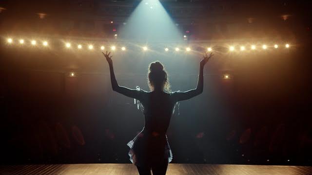 Lisa - moonlit floor (official performance video) Lisa - moonlit floor (official performance video)