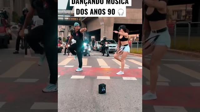 Dançando música eletrônica dos anos 90 na faixa! teria coragem? #shortsvideo #shorts Dançando música eletrônica dos anos 90 na faixa! teria coragem? #shortsvideo #shorts