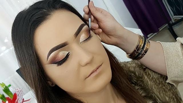 Pencil and eyeliner gel makeup technique Pencil and eyeliner gel makeup technique
