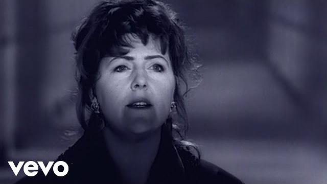 Maggie reilly - everytime we touch (official video) Maggie reilly - everytime we touch (official video)