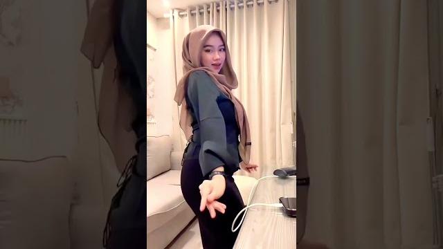 Niswa goyang hot Niswa goyang hot