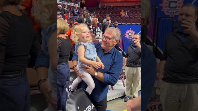 Geno auriemma holding breanna stewart’s child Geno auriemma holding breanna stewart’s child