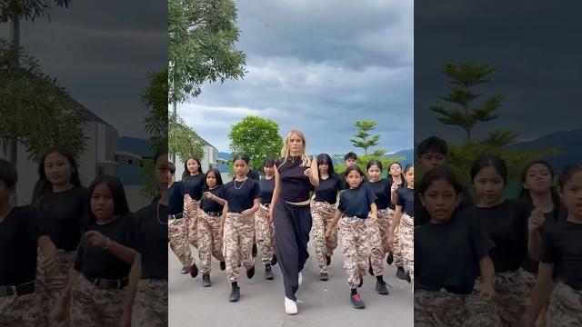 Guess who recorded this wrong answers only!! @azizahmrds #dancing #indonesia #trend Guess who recorded this wrong answers only!! @azizahmrds #dancing #indonesia #trend