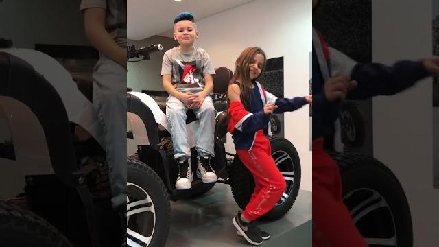 Mc lorenzo dançando sua nova música #short #shorts #mclorenzo #naoficaemocionadinha Mc lorenzo dançando sua nova música #short #shorts #mclorenzo #naoficaemocionadinha